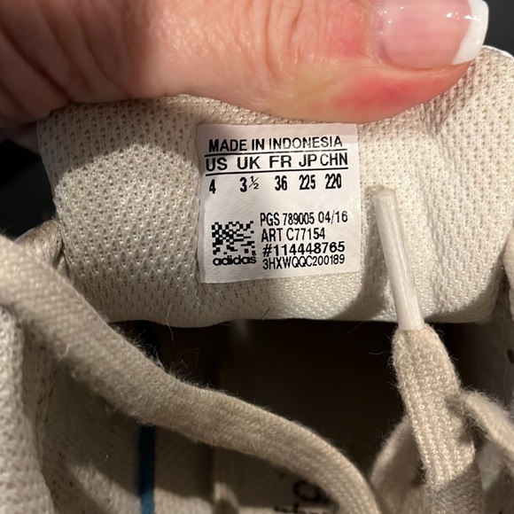 Adidas Superstars Gold Label Size 4 - Picture 3 of 5